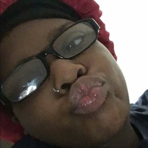 Meet your Posher, Joenae